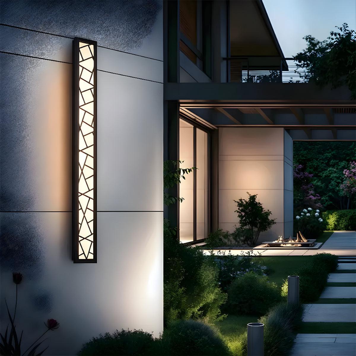 Outdoor Wall Light With Geometric Patterned Design