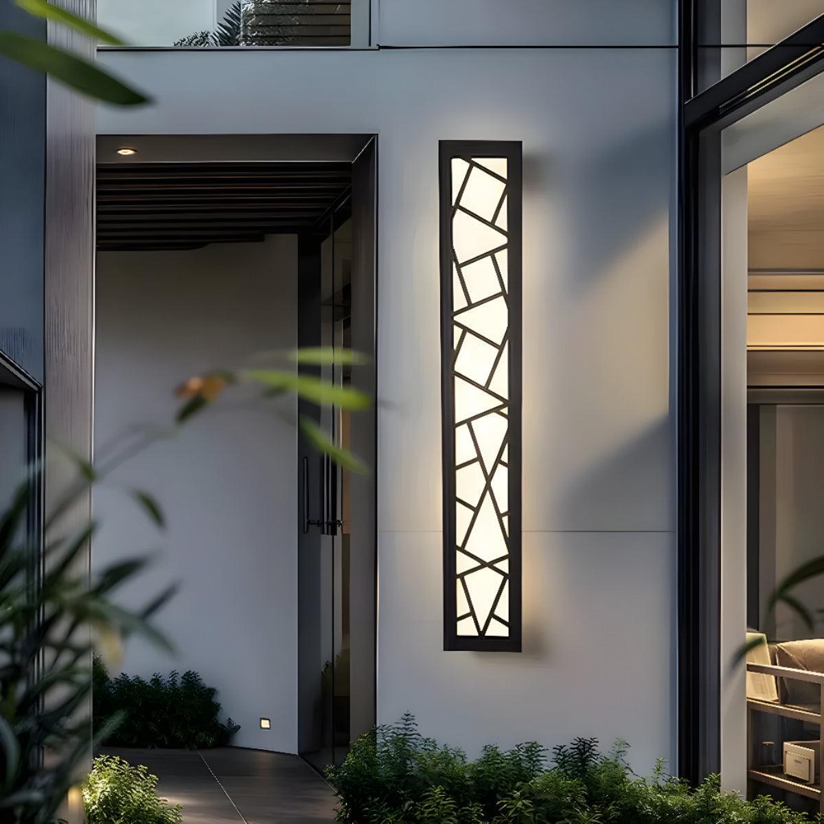 Outdoor Wall Light With Geometric Patterned Design