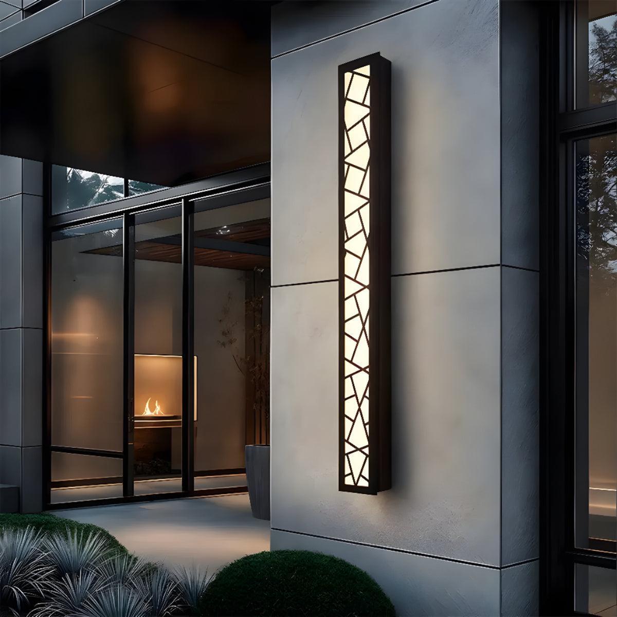 Outdoor Wall Light With Geometric Patterned Design