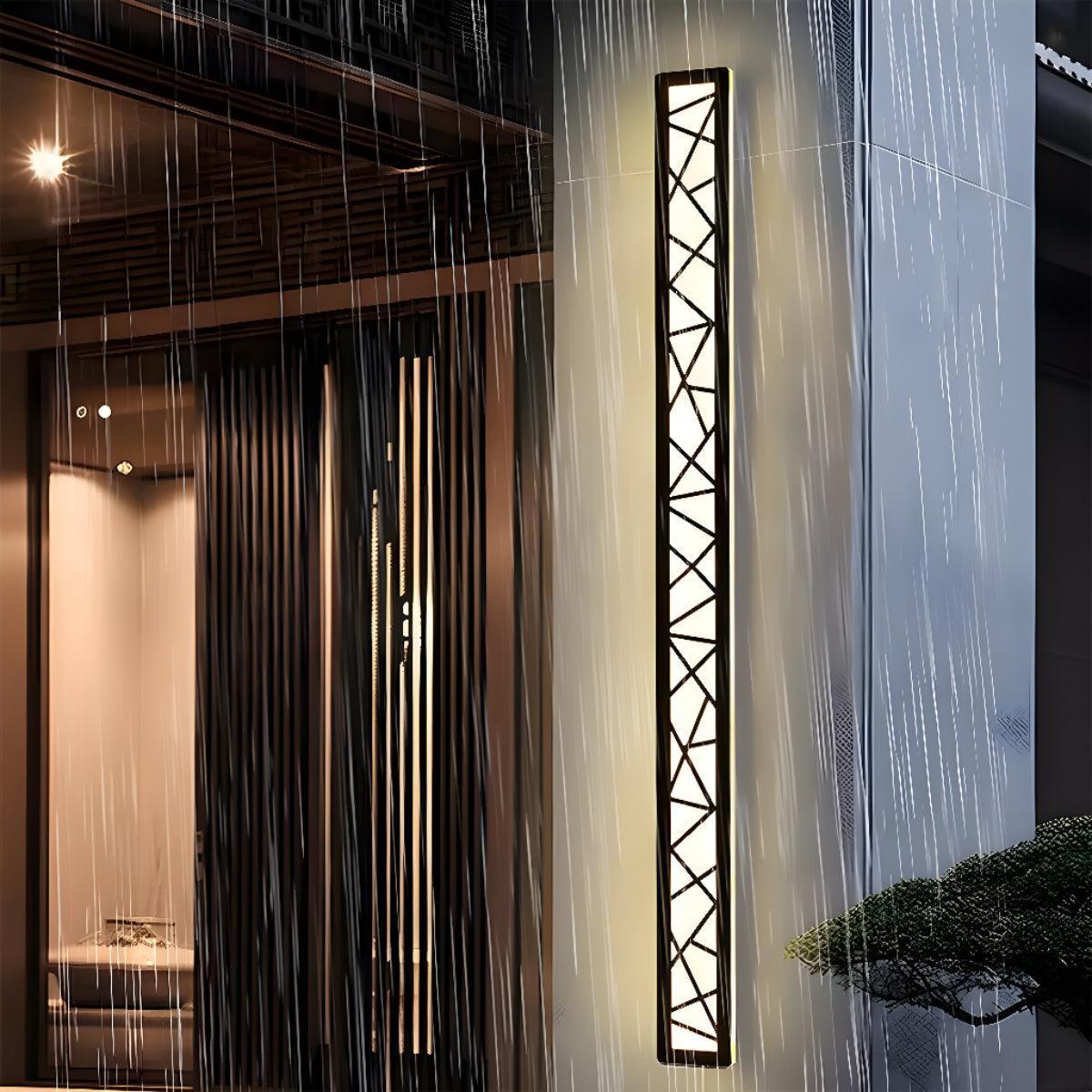 Outdoor Wall Light With Geometric Patterned Design